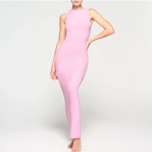 SKIMS SOFT LOUNGE SLEEVELESS LONG SLIP DRESS LIMITED EDITION: COTTON CANDY XS